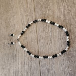 Pearl and onyx necklace, bracelet,and earrings set